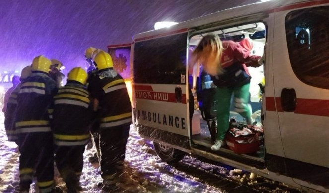 Филипче: Шест патници од превртениот автобус имаат сериозни повреди, двајца од нив се на апарати за дишење