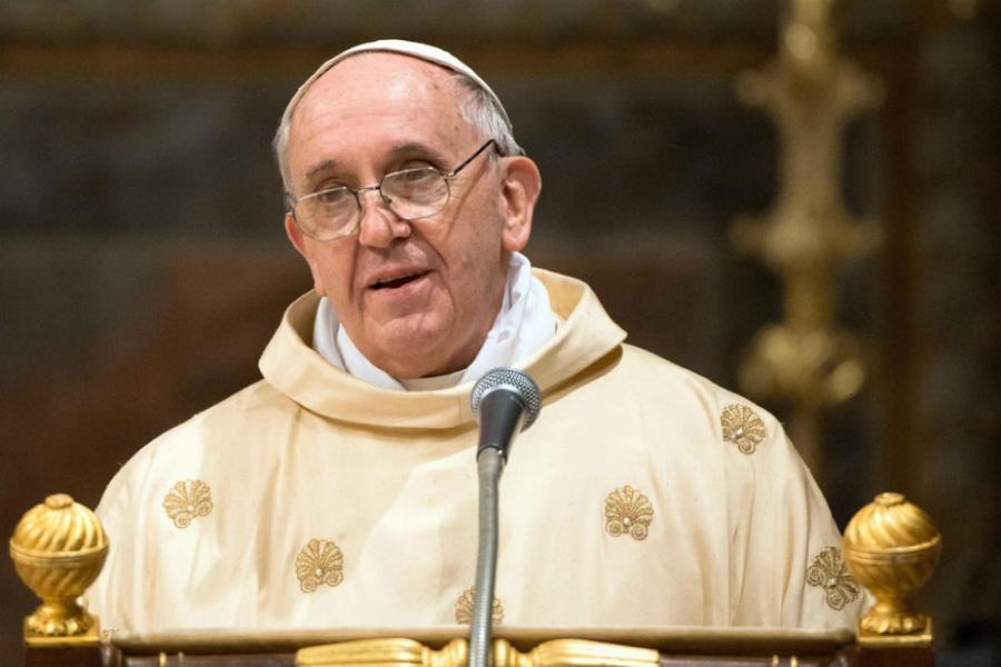 Папата повика на помали трошоци за воени цели