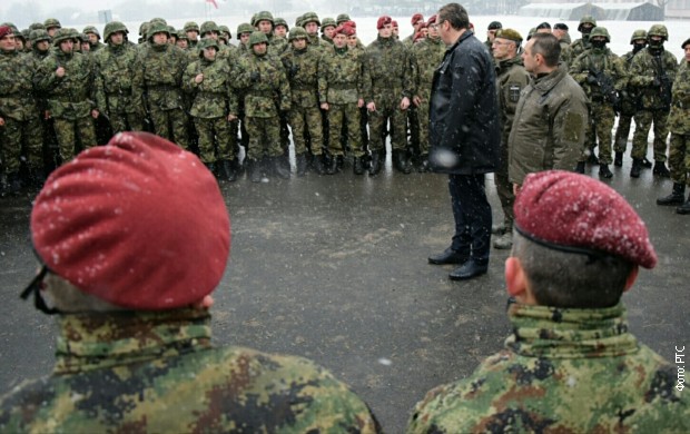 Вучиќ на тајна локација се сретна со српската армија