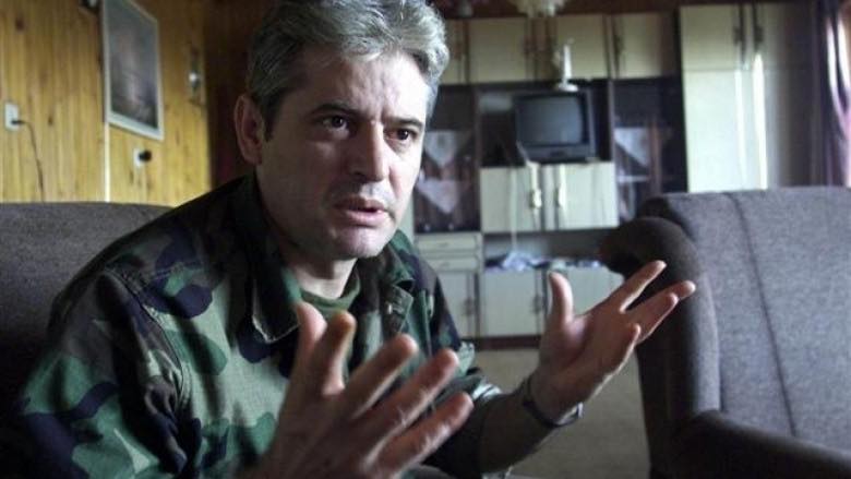 Али Ахмети во униформа на УЧК го честита формирањето на косовската армија