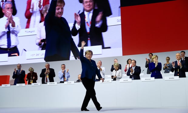 Девет минутни овации за Меркел