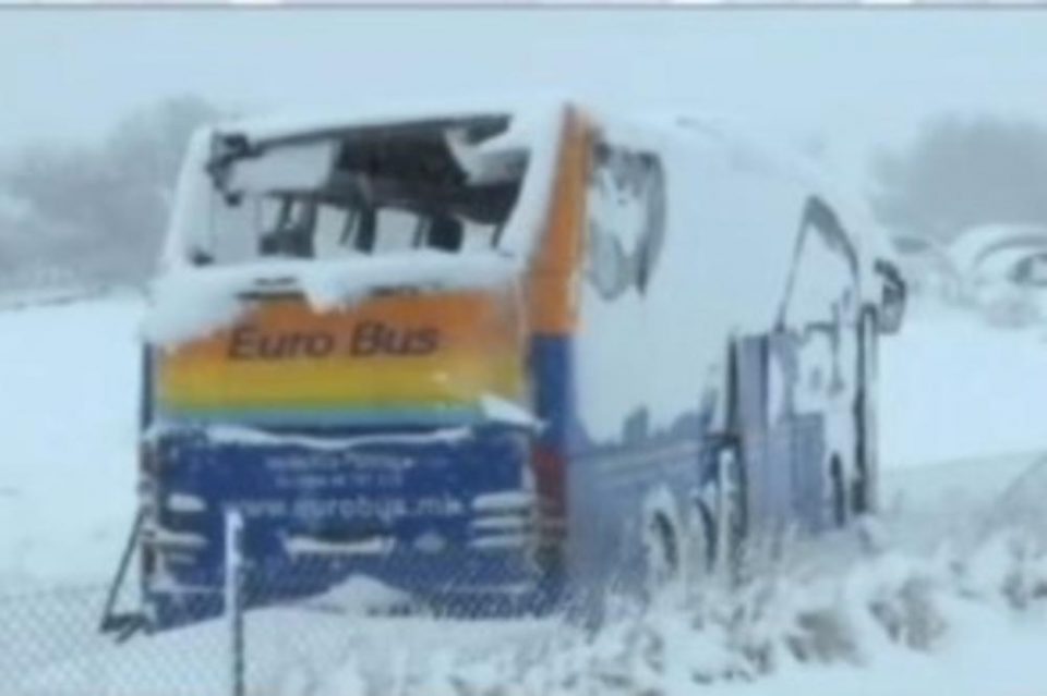Приведен возачот на автобусот кој се преврте во Лесковац, патниците се уште се во шок