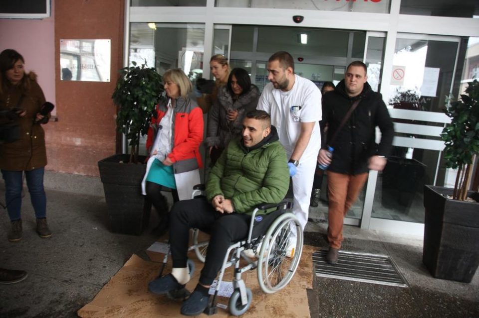 Трпи неиздржливи болки: Дарко Лазиќ мора на уште една операција!