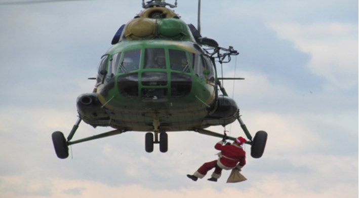 Дедо Мраз со хеликоптер ќе им дели пакетчиња на децата на припадници на АРМ и МО