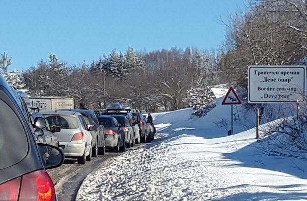 Забрана за движење на камиони поради снег на патот Крива Паланка – Деве Баир