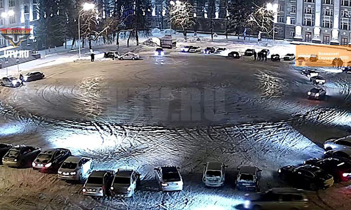 Руси масовно дрифтаат во снег, ни полицијата не им може ништо (видео)