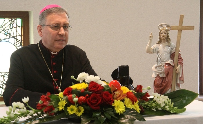Божиќна честитка на бискупот скопски и епарх струмичко-скопски Киро Стојанов
