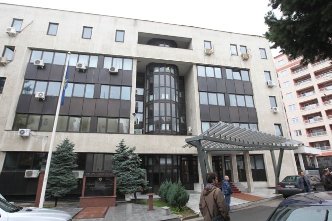 Возач од Скопје уценувал сопруга на клиент, барал 150.000 евра за битни документи