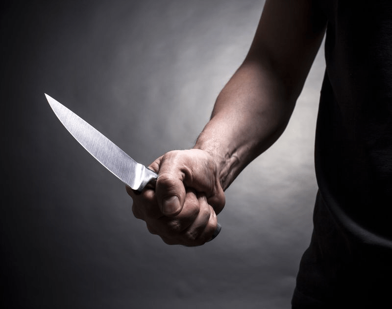 Ноќва драма во семеен дом, 20-годишник со нож се заканувал на фамилијата
