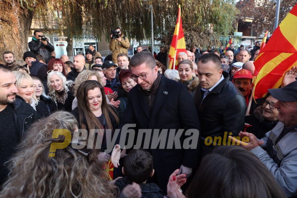 Кочани излезе на улица против црнилата кои надвиснаа над Македонија (фотогалерија)