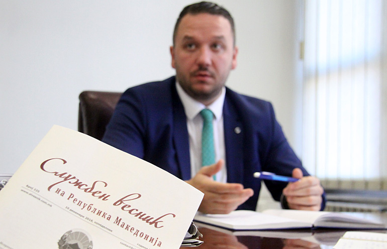 Сопругата на пратеникот Костовски се вработила во МНР, обвинуваат од Левица