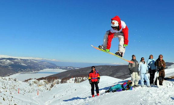 Косовци предизвикале тепачка на ски терените во Маврово