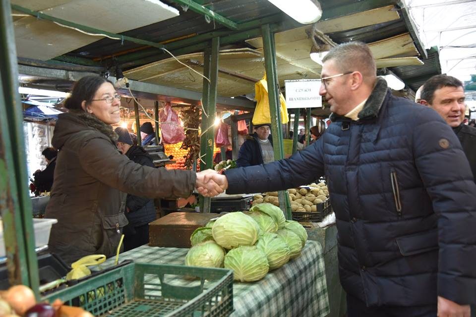 Во живо: Изјава на Мицкоски по средба со пазарџиите од Зелен пазар