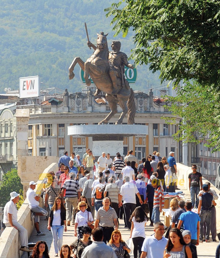 Просечната возраст на населението во ЕУ 44,4 години, во Македонија 41,1