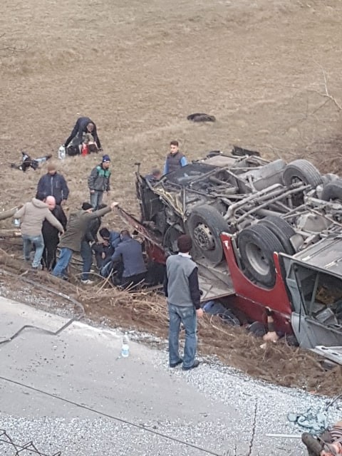 ÎˆÎ½Î± Î¬Î»Î»Î¿ Ï€ÏÏŒÏƒÏ‰Ï€Î¿ Ï…Ï€Î­ÎºÏ…ÏˆÎµ ÏƒÎµ Ï„ÏÎ±Ï…Î¼Î±Ï„Î¹ÏƒÎ¼Î¿ÏÏ‚ - ÏƒÏ…Î½Î¿Î»Î¹ÎºÎ¬ 15 Î¬Î½Î¸ÏÏ‰Ï€Î¿Î¹ ÏƒÎºÎ¿Ï„ÏŽÎ¸Î·ÎºÎ±Î½