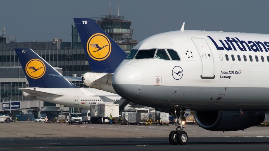 „Луфтханза“ тужи патник затоа што не се качил на лет, му бара 2 000 евра