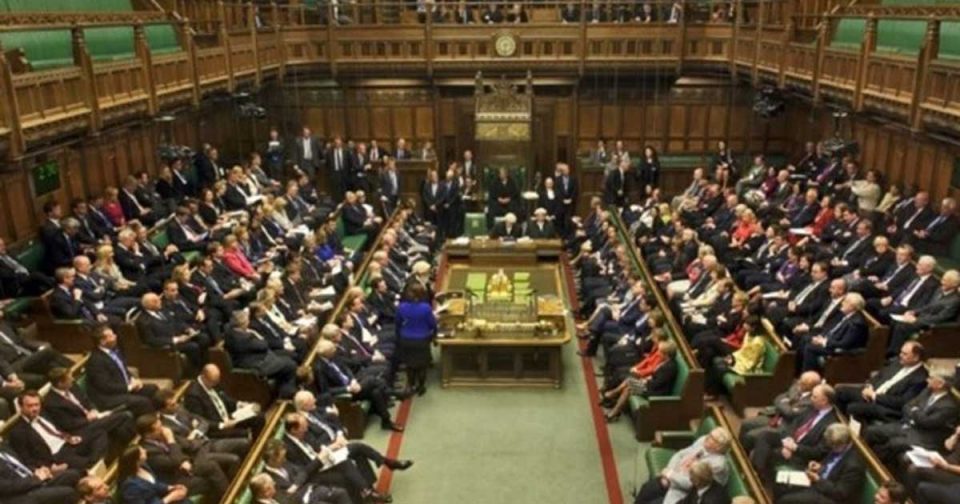 Повеќе од 130 британски пратеници потпишаа писмо со барање за забрана за продажба на оружје на Израел