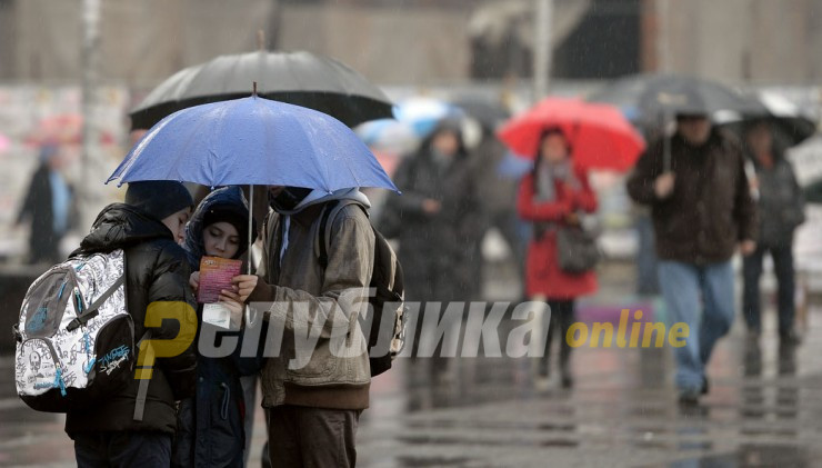 Извадете ги чадорите, дожд и снег низ Македонија