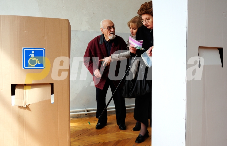 Не смеете да сликате зад параванот, се гласа и со истечени документи – потсетува ДИК за утрешните избори