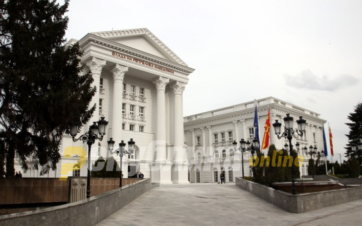 Предизборно во Влада се вработуваат 60 службеници, на повеќето места се бараат Албанци