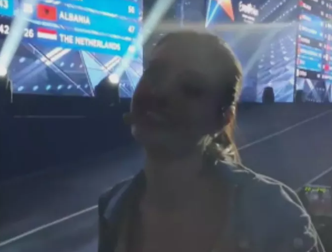 Еден час пред финалето водителката на Евровизија по грешка ја објави табелата со победникот?
