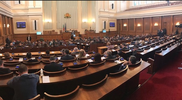 Бугарскиот парламент на вонредна седница ќе расправа за скандалот со резолуцијата за Сребреница