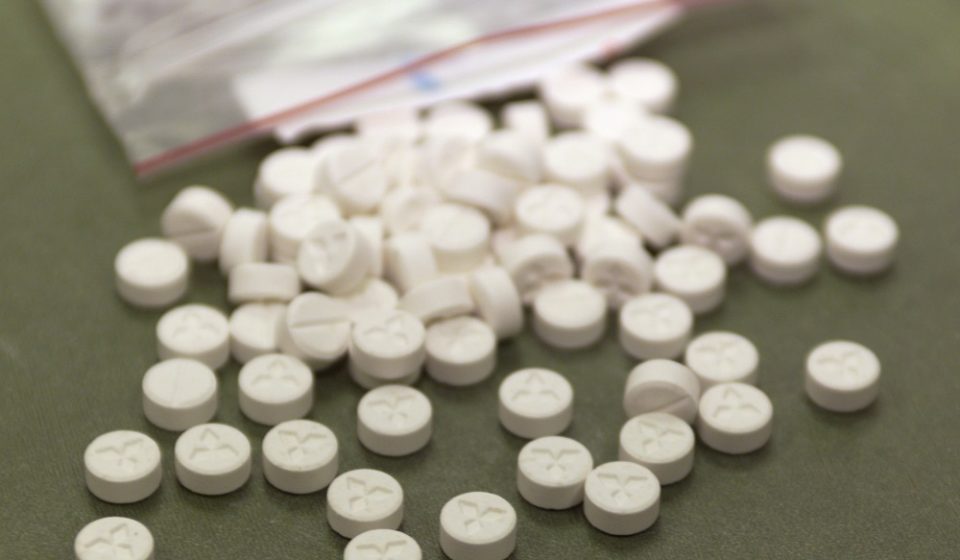 Се бара притвор за 16-годишен дилер на метамфетамини, кој дома чувал ТНТ