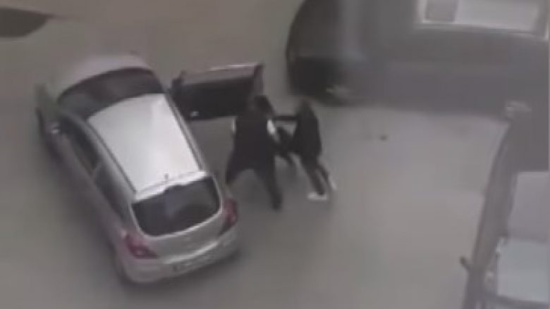 Скопјанец грабнат под закана со пиштол, држен и малтретиран од неколку лица