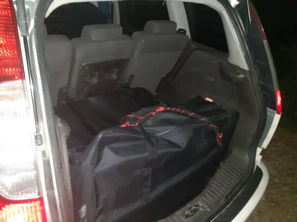 Со 142 илјади евра во багажник Македонец се враќал дома од Германија, го фатиле на Прешево
