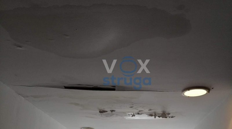 Прокисна покривот на болницата во Струга, хорор на одделот за дијализа, тече вода по собите