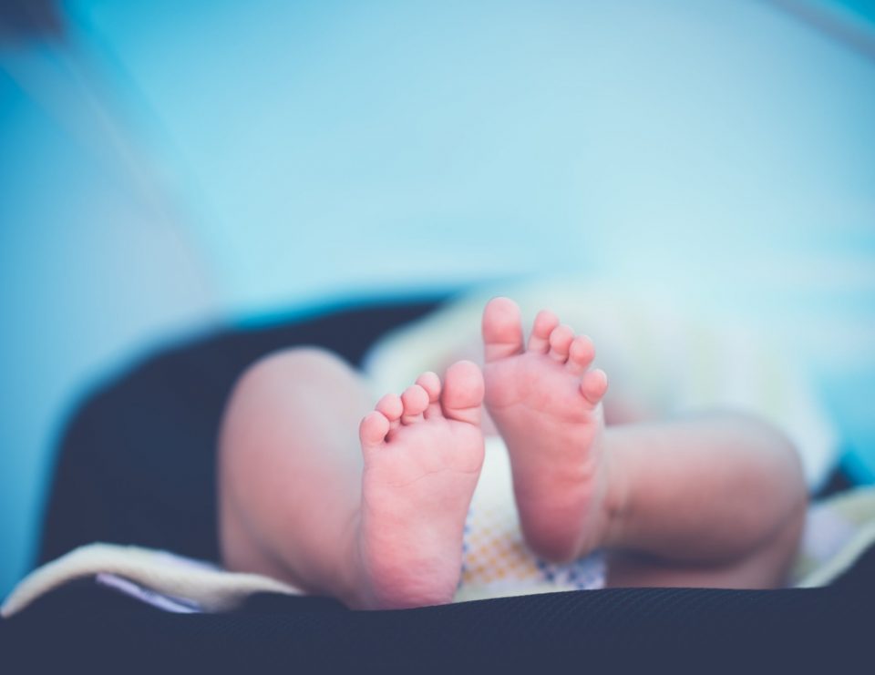 Бебето родено во ГАК од мајка позитивна на Ковид-19, нема коронавирус