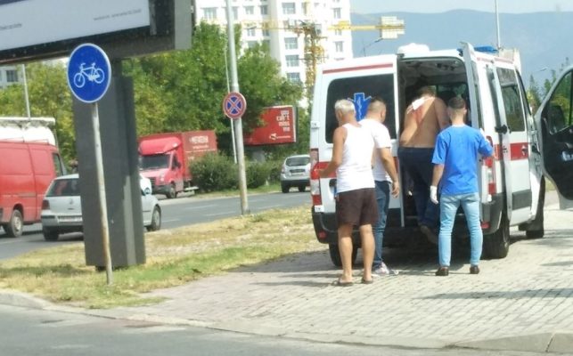 Сообраќајка на булевар Србија, повреден мотоциклист