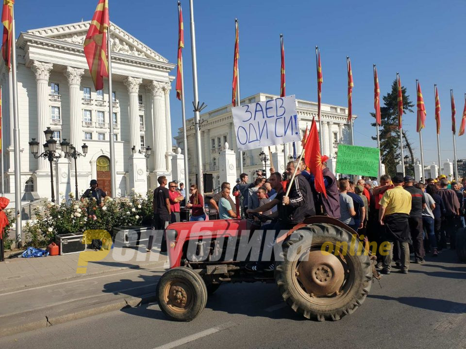 ВМРО-ДПМНЕ: За земјоделците нема пари, но Љупчо Николовски има 1.4 милиони за фирмите на Заев