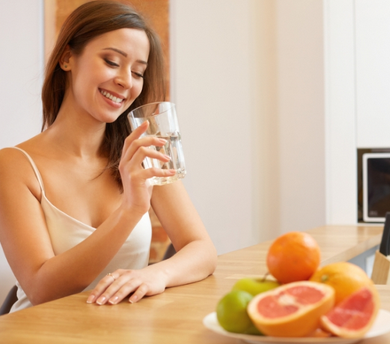 Што се случува кога наутро ќе испиете чаша вода на празен стомак? Не сте ни свесни за овие 7 неверојатно важни промени