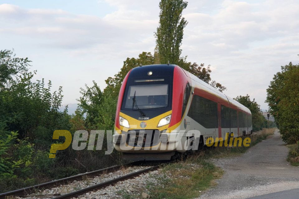 Воз удри во маж кај Градско, во прекин железничкиот собраќај Гевгелија – Скопје