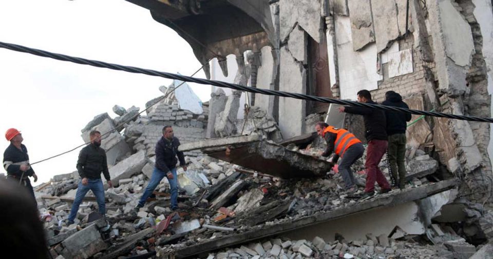 Може да се очекуваат уште потреси: Најмалку 18 загинати во земјотресот во Албанија