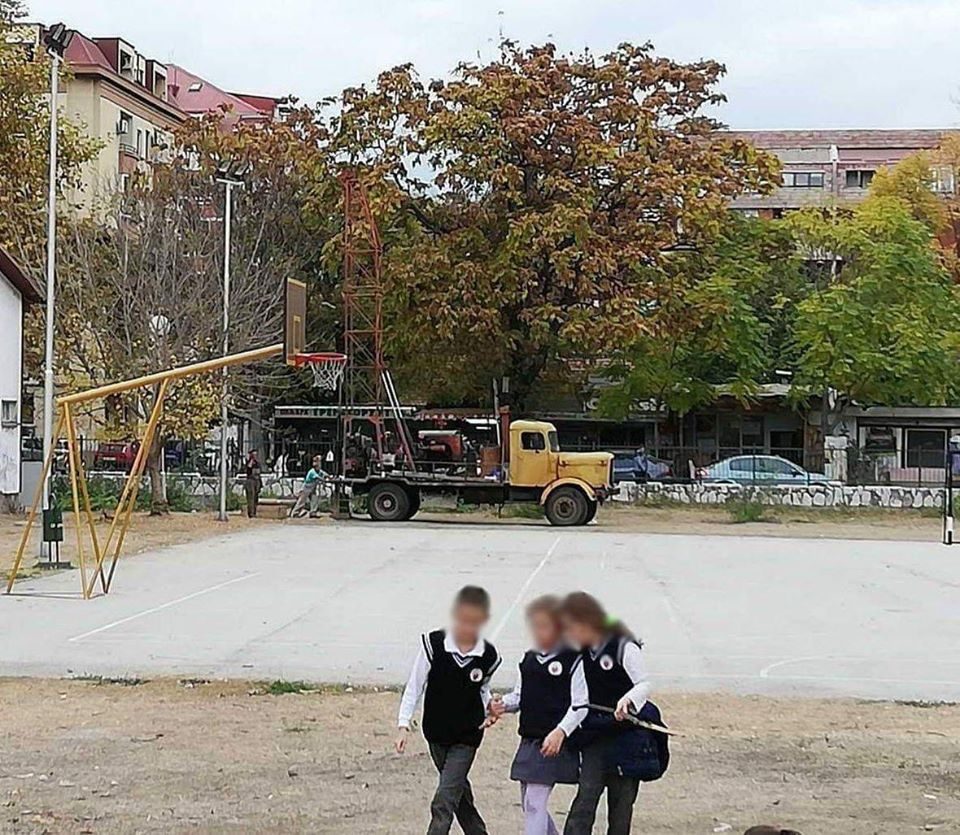 Скопјанка нападнала соученик на синот