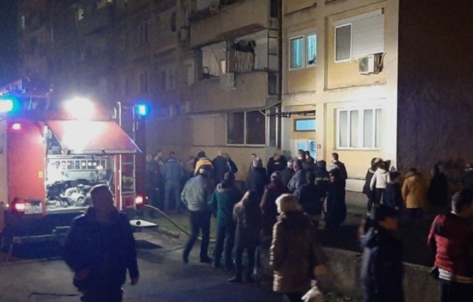 Пожар во Кисела Вода, две жени префрлени во болница