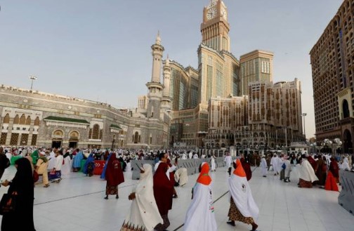 Mажите и жените во Саудиска Арабија ќе можат во ресторан да влегуваат од ист влез