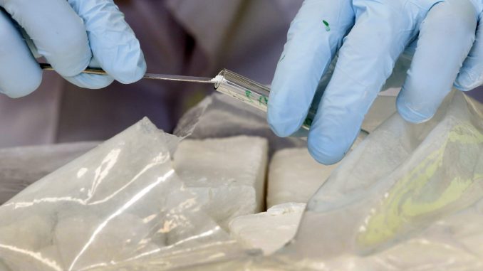 Повеќе пакувања хероин подготвени за продажба пронајдени при претрес во Кавадарци