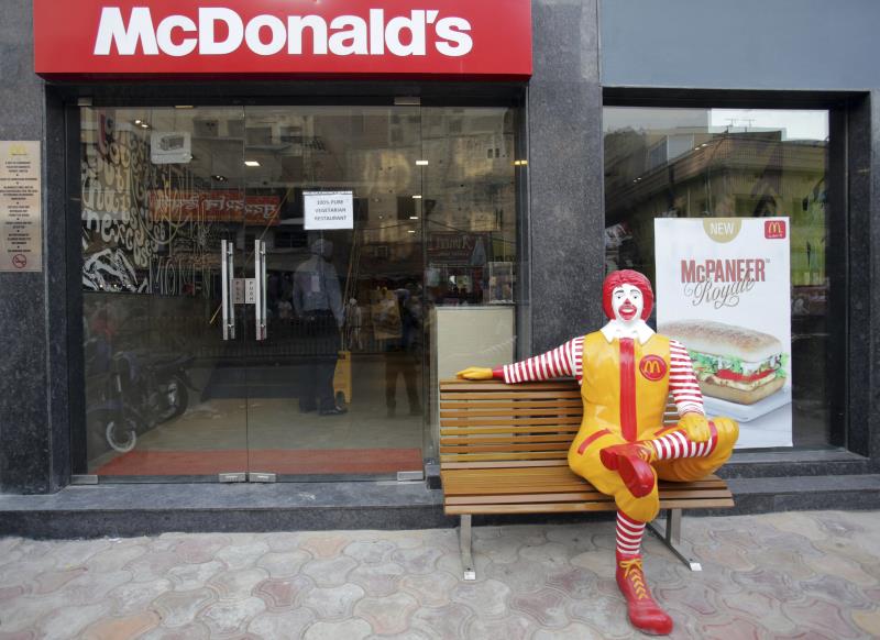 Затворени сите ресторани на „Мекдоналдс“ поради смрт на двајца вработени