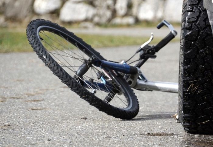 Велосипед тешко повреден откако излетал од коловоз
