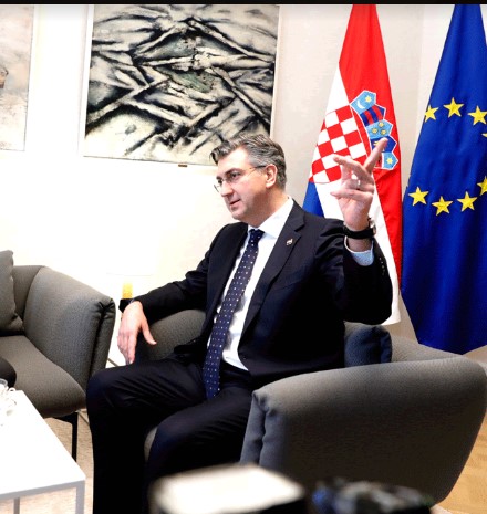 Пленковиќ ги разреши министерот за градежништво и министерката за фондови на ЕУ во хрватската влада