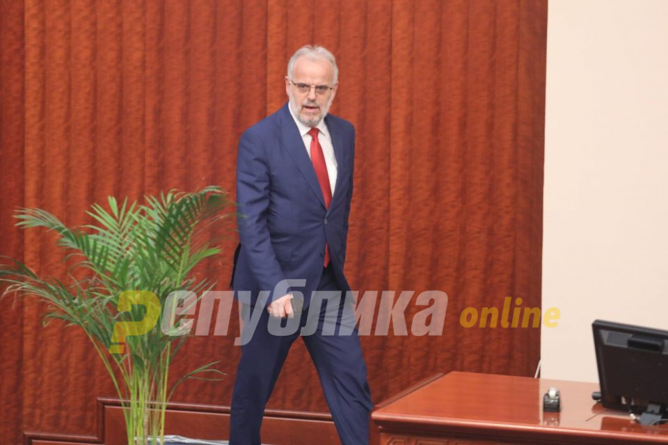 Пратениците на ВМРО-ДПМНЕ ја напуштија седницата за интерпелација на Спасовски, најавија интерпелација за Џафери