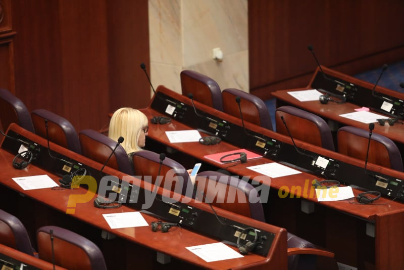 Дескоска одби да го образложи Законот за ЈО пред пратениците