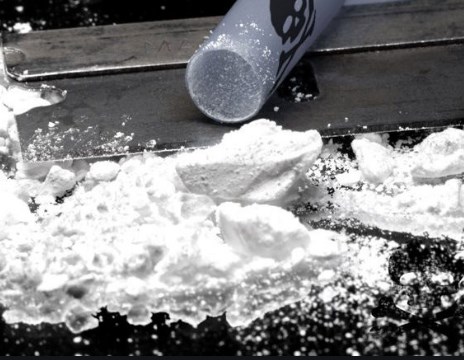 Брачен пар од Охрид доби кривични: Продавале кокаин по цена од 4-5 илјади денари за грам