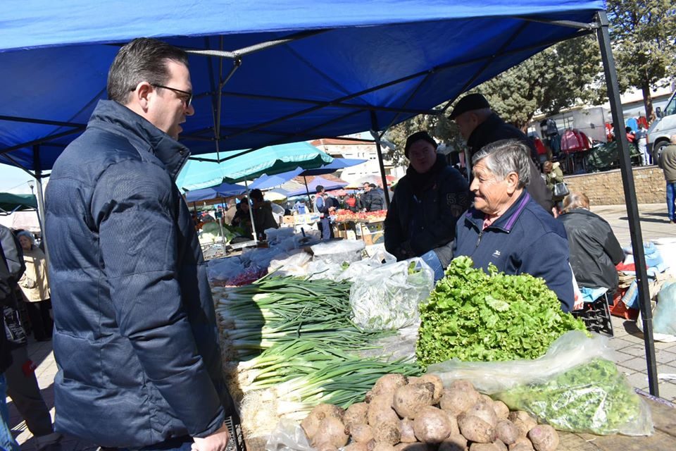Трипуновски: Владата на СДСМ директно удира врз македонските земјоделци, требаше да ги замрзне цените на увезеното овошје и зеленчук, а не на домашното производство
