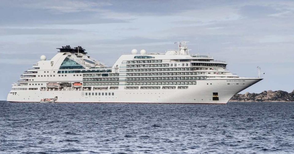 Нов крузер во изолација: Брод со 2.000 луѓе под контрола поради коронавирусот