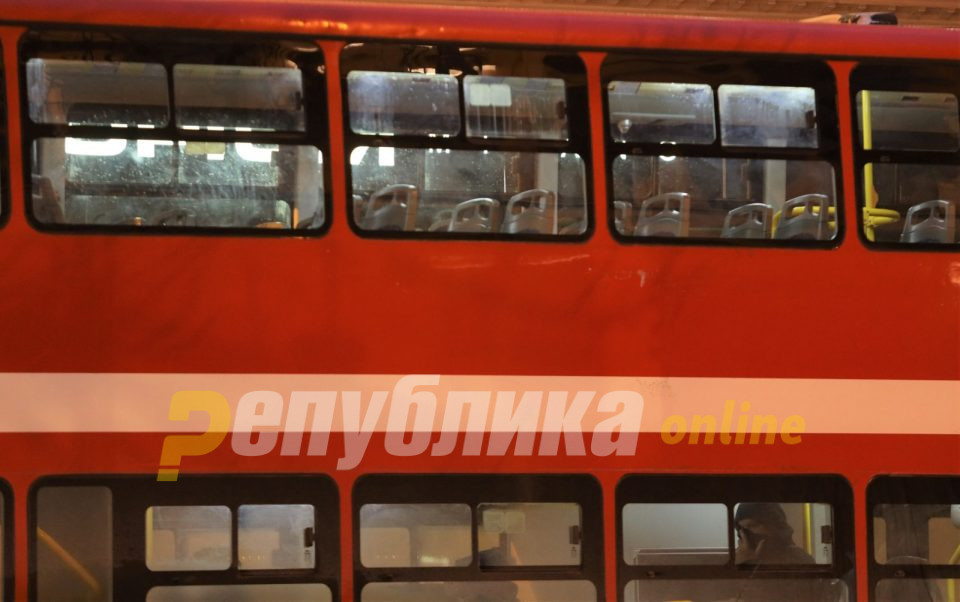 Возач на автобус на ЈСП нападнат кај Бутел