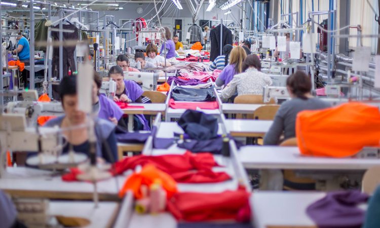 „Гласен текстилец“: Газди се спремаат да отпуштаат работници поради зголемената минимална плата